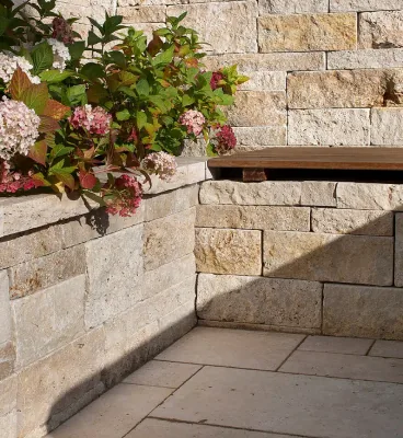 Detalhe da textura da Travertino Rockface